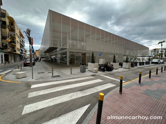 Mercado de Almuñécar 12 Nuevo Mercado Municipal de Almuñécar visto desde la esquina del Callejón Virgo con Avenida de la Cala