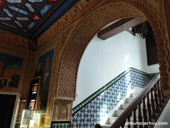 Palacete de La Najarra en Almuñécar 5 Arco de herradura y escalera interior del Palacete de La Najarra en Almuñécar