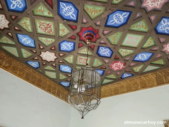 Palacete de La Najarra en Almuñécar 12 Lámpara de estilo árabe en la Oficina de Turismo del Palacete de La Najarra