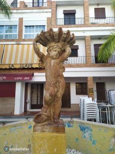 Escultura de la Plaza de Los Higuitos de Almuñécar