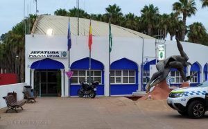 Jefatura de la Policía Local de Almuñécar en la Avenida fenicia junto al Monumento al Agua