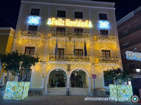Letrero luminoso de "Feliz Navidad" en Almuñécar