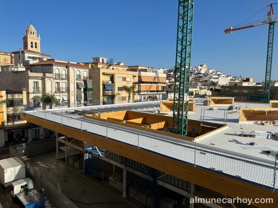 Techo del Nuevo Mercado con placas solares - 26 de Junio de 2024