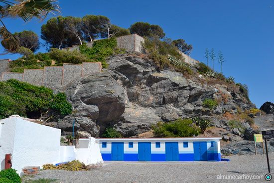casitas de pescadores junto al Peñón del Santo
