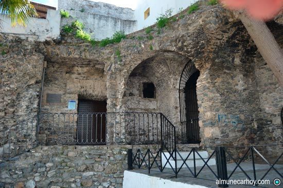 La Cueva de los Siete Palacios es una cavidad subterránea que consta de una gran bóveda de piedra junto a otras siete de menor tamañon que alberga el Museo Arqueológico