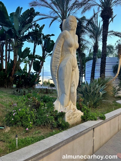 Esculturas Sirias en marmol blanco de macael del Paseo del Altillo de Almuñécar