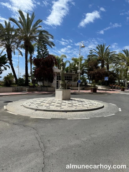 Rotonda de la Ninfa en la rotonda del Paseo del Altillo de Almuñécar