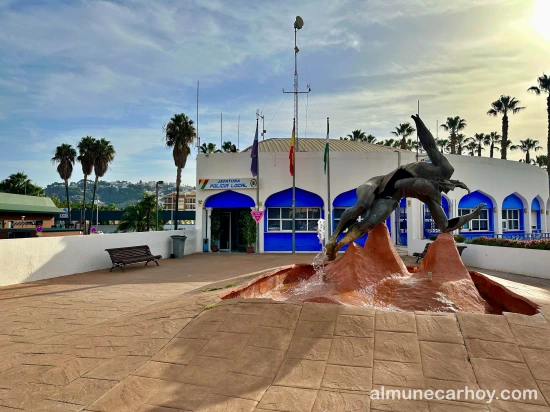 Mercadillo de Almuñécar 9 Monumento al Agua junto a la Jefatura de la Policia Local de Almuñécar