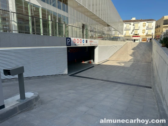 Aparcamiento del Mercado de Almuñécar 1 Vista general del aparcamiento subterráneo del Mercado de Almuñécar en funcionamiento