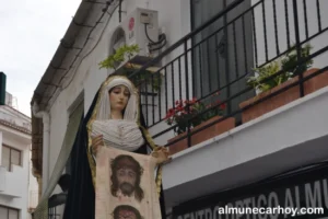 Nuestra Señora Virgen de los Dolores en El Paso de Almuñécar con el rostro de Cristo
