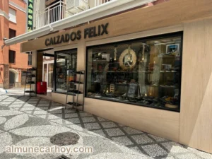 Fachada de Calzados Félix en la Calle Real de Almuñécar