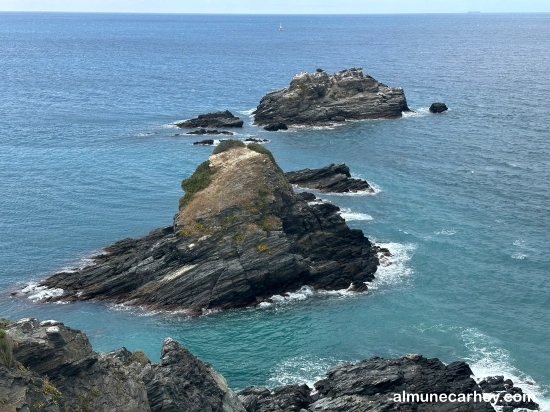 Peñones de Enmedio y Afuera vistos desde el mirador del Peñón del Santo en Almuñécar